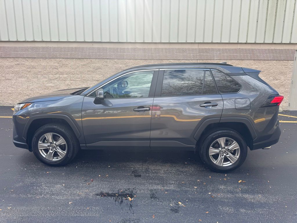 2024 Toyota RAV4 XLE 2