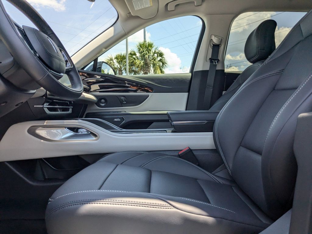 2025 Lincoln Nautilus Hybrid Premiere