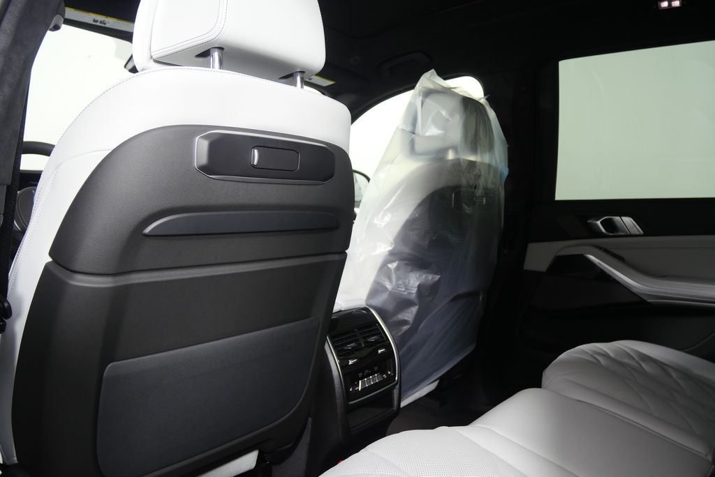 Thumbnail: 2026 BMW X7 - 19