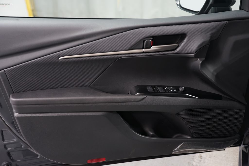 2025 Toyota Camry SE 31