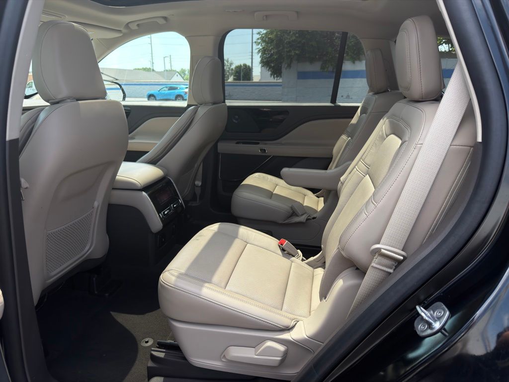 Thumbnail: 2021 Lincoln Aviator - 19