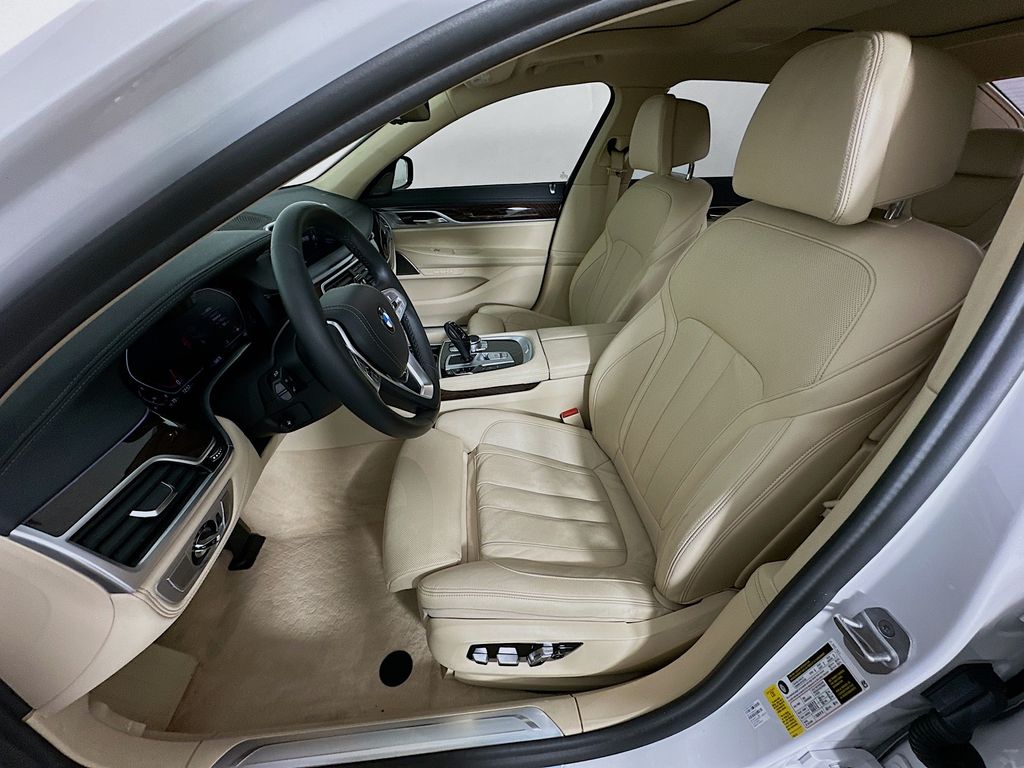 Thumbnail: 2022 BMW 7 Series - 22