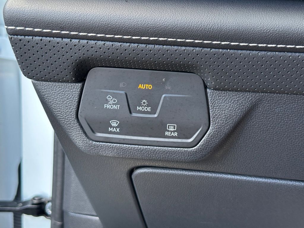 Used Car 2025 Volkswagen Atlas  2.0t Se W/technology For Sale Under $35,000 In Austin, Texas
