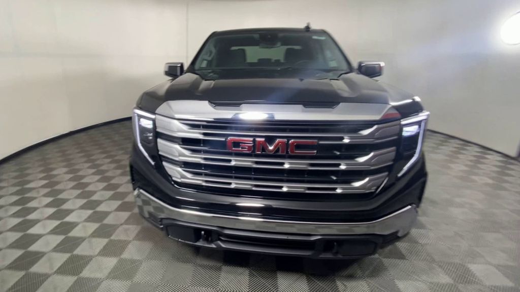 2024 GMC Sierra 1500 SLE 3