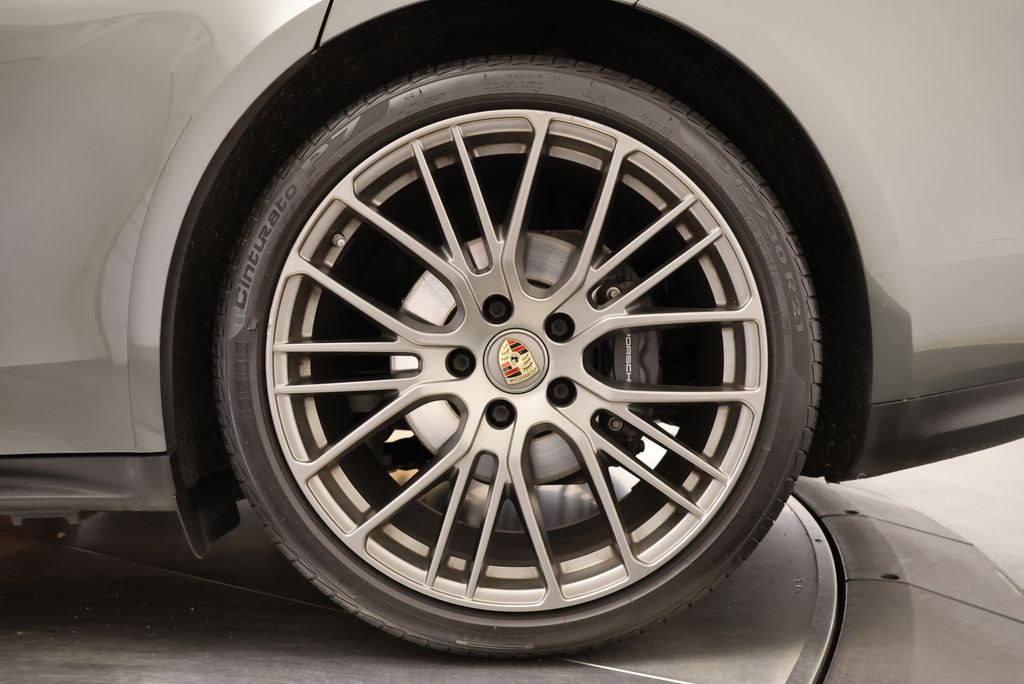 Thumbnail: 2022 Porsche Panamera - 10