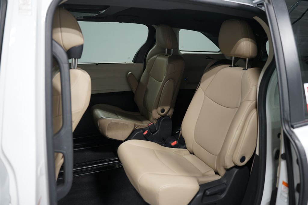2022 Toyota Sienna XLE 30