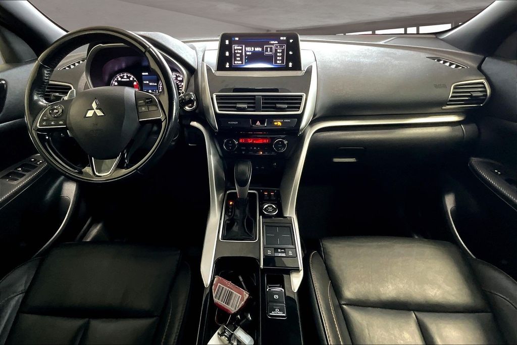 Used 2020 Black Mitsubishi SE image 17