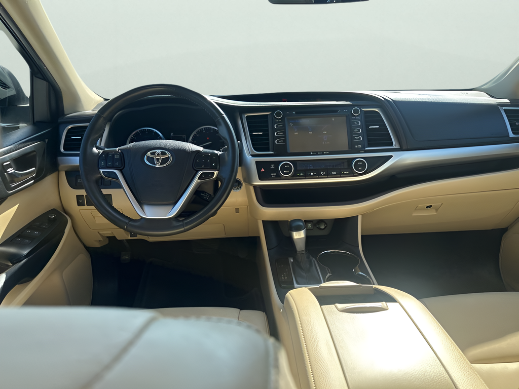 Used Car 2019 Toyota Highlander  Xle For Sale Under $25,000 In Austin, Texas