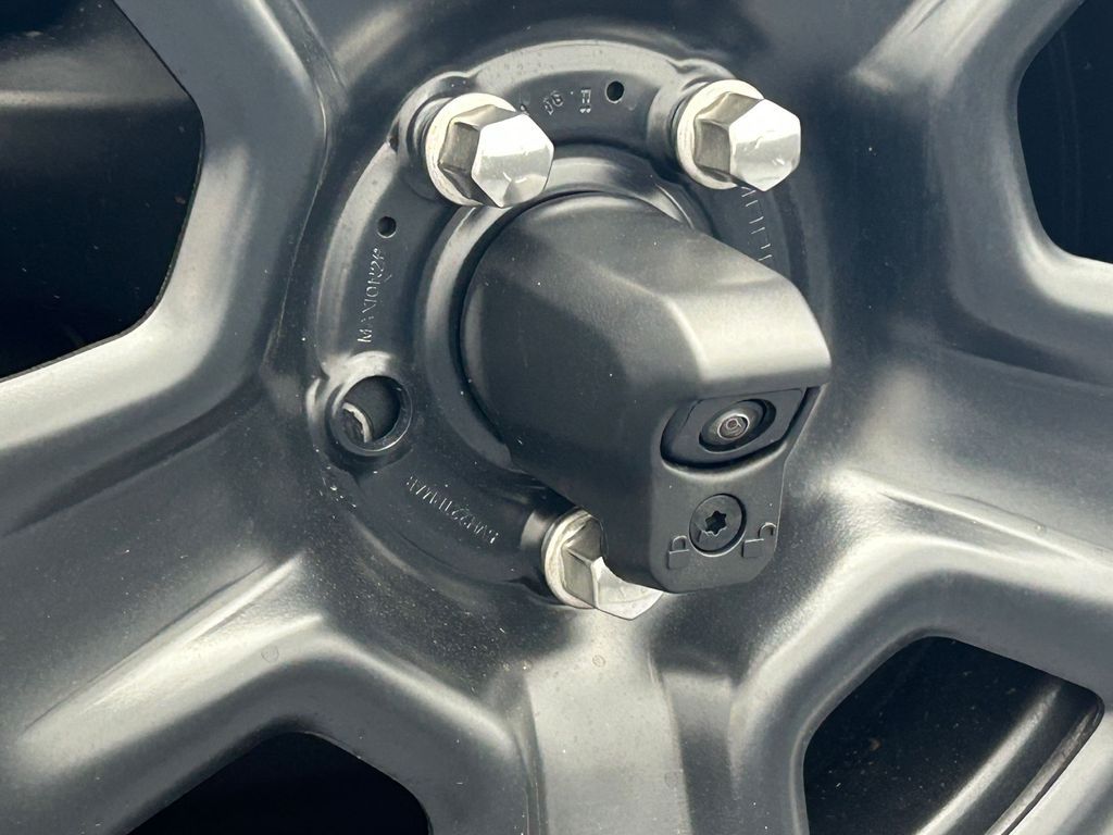 New 2026 Granite Crystal Metallic Clearcoat Jeep Sport image 25