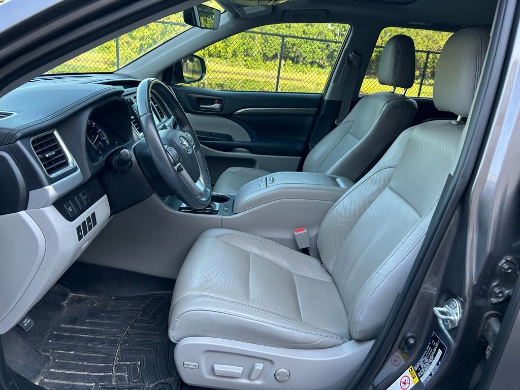 2019 Toyota Highlander Limited 14