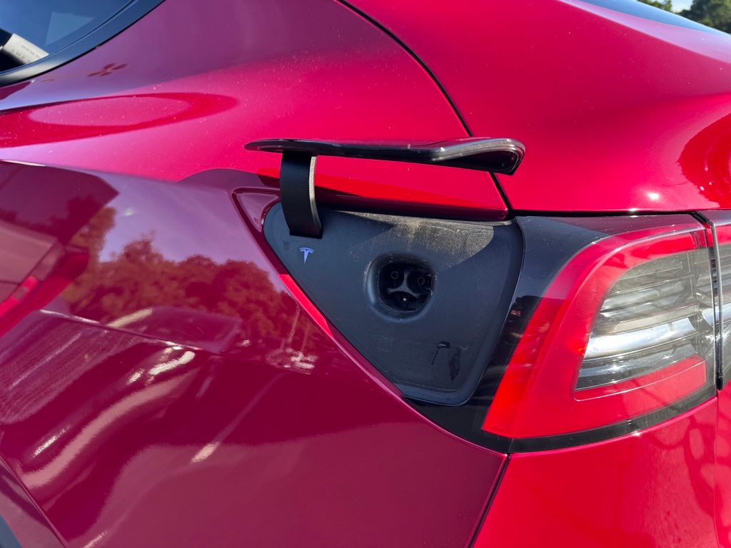 TeslaModel Y27