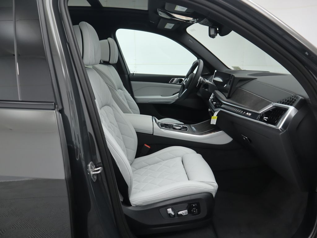 Thumbnail: 2026 BMW X5 - 21