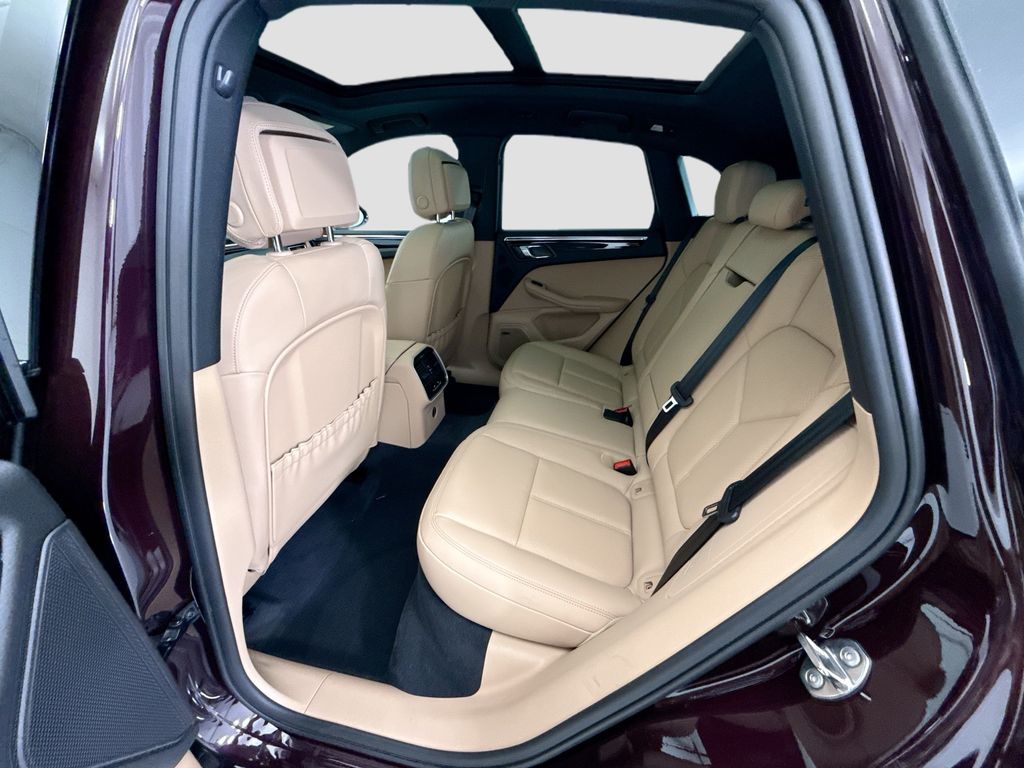 Thumbnail: 2026 Porsche Macan - 18