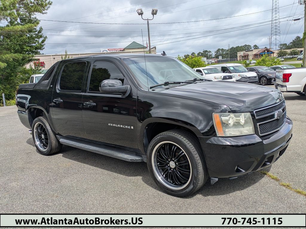 Black 2009 Chevrolet Avalanche Pickup Truck 4X2 6-Speed Automatic