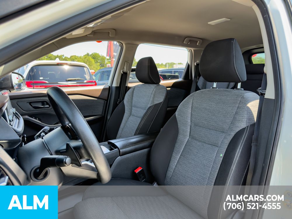 Used 2021 White Nissan S image 9