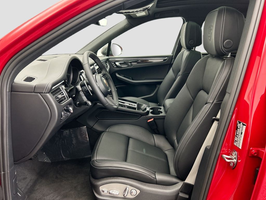 Thumbnail: 2026 Porsche Macan - 5