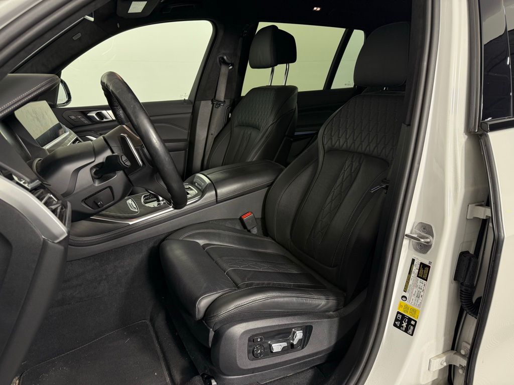 Thumbnail: 2022 BMW X7 - 14