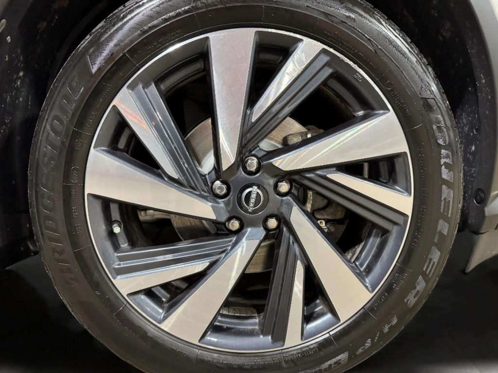 Used 2023 Pearl White Tricoat Nissan SL image 31