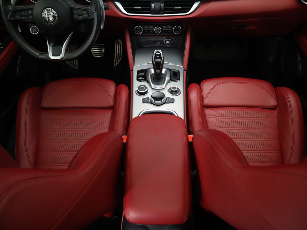 Thumbnail: 2021 Alfa Romeo Stelvio - 17