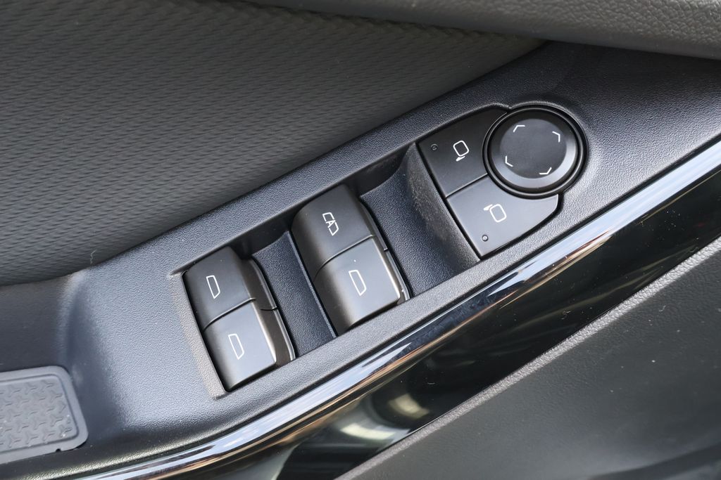 Thumbnail: 2026 Chevrolet Equinox - 17