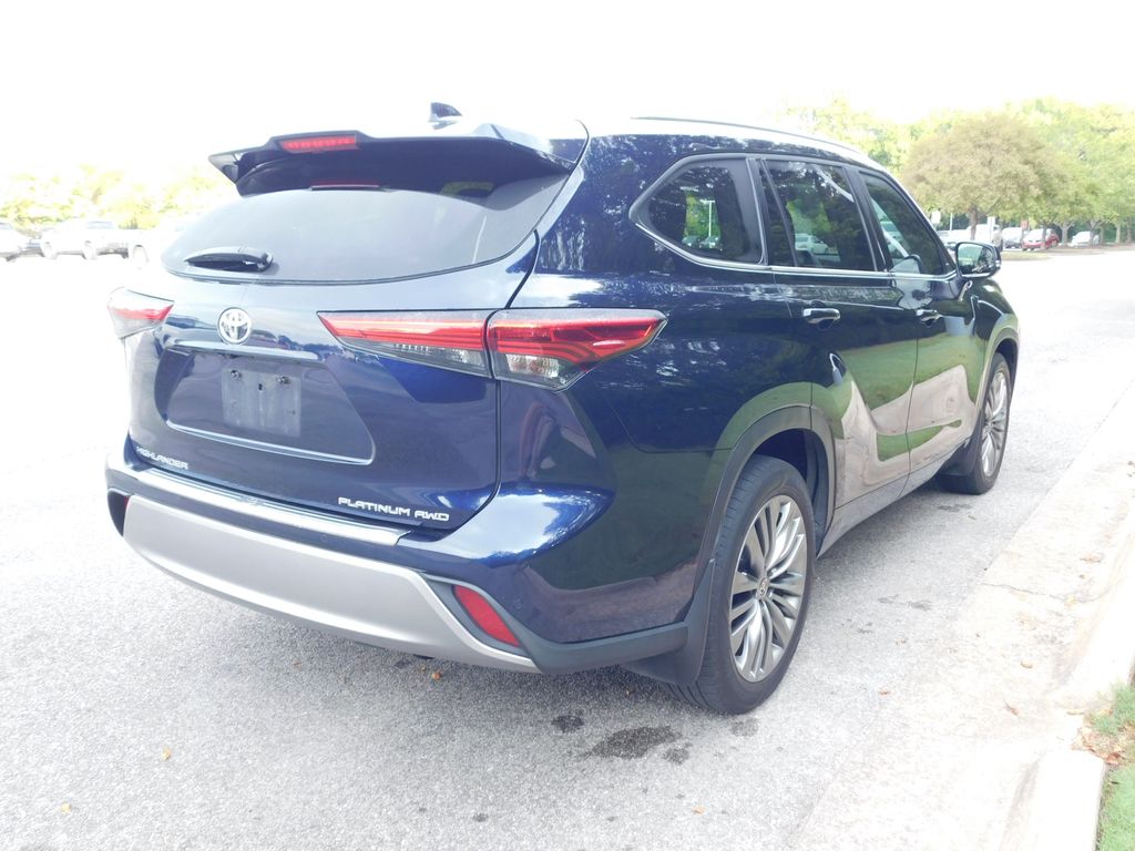 Thumbnail: 2021 Toyota Highlander - 4