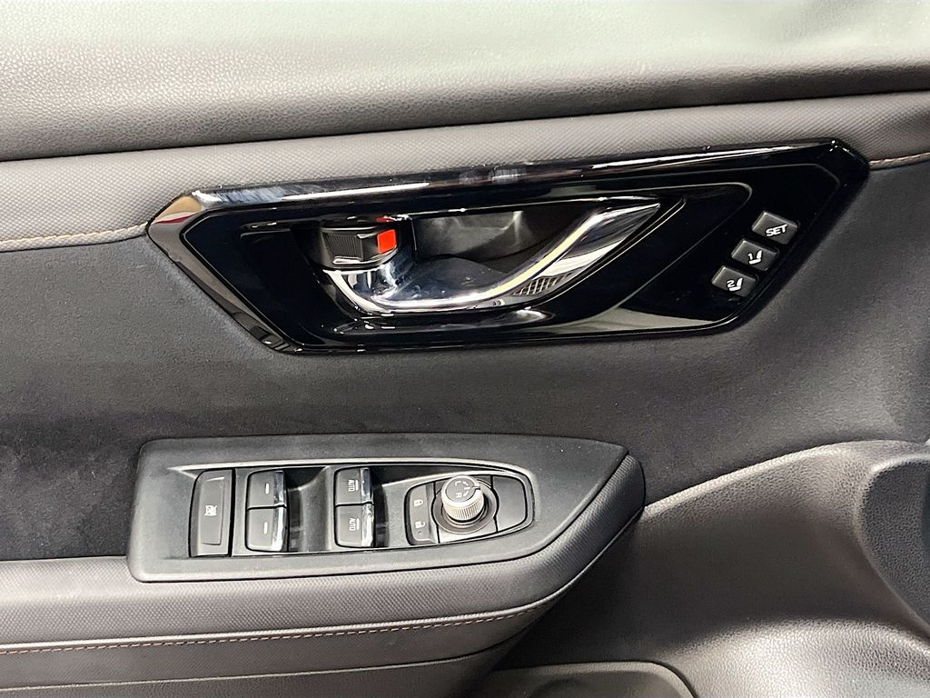 Used 2025 Crystal White Pearl Subaru Touring image 18