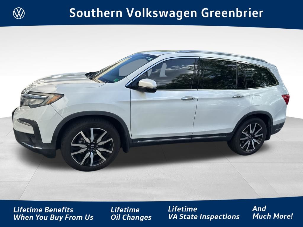 2021 Honda Pilot Touring FWD with Rear Captains Chairs