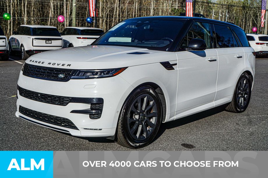 Used 2023 White Land Rover SE Dynamic image 2