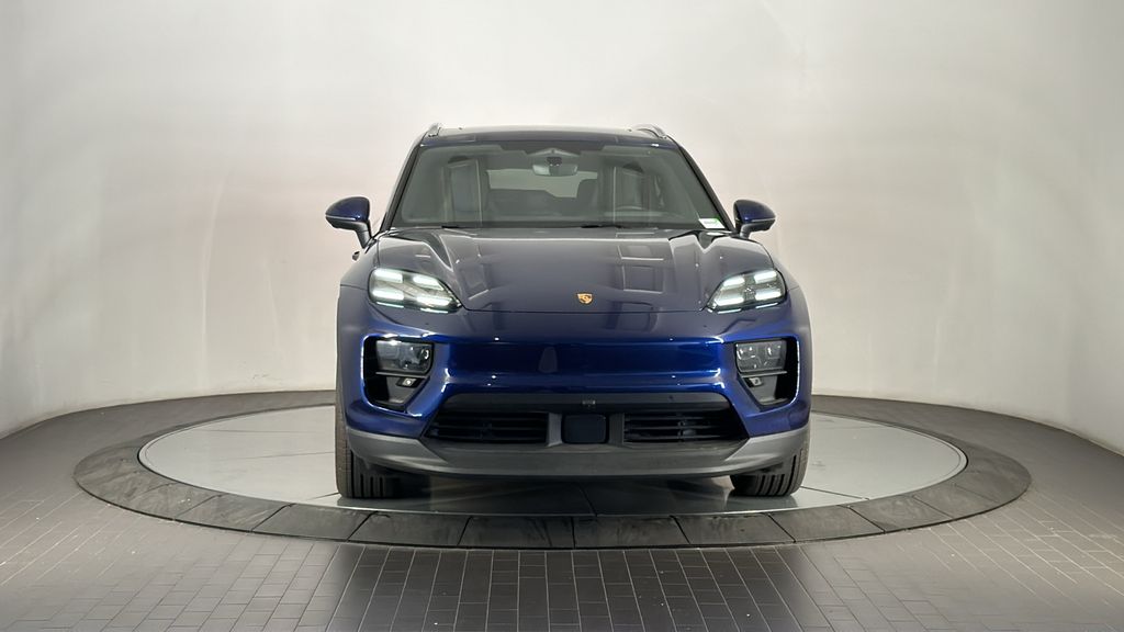 2024 Porsche Macan T 10
