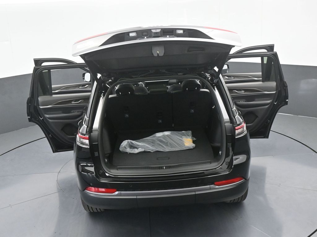 New 2026 Diamond Black Crystal Pearlcoat Jeep Limited image 53