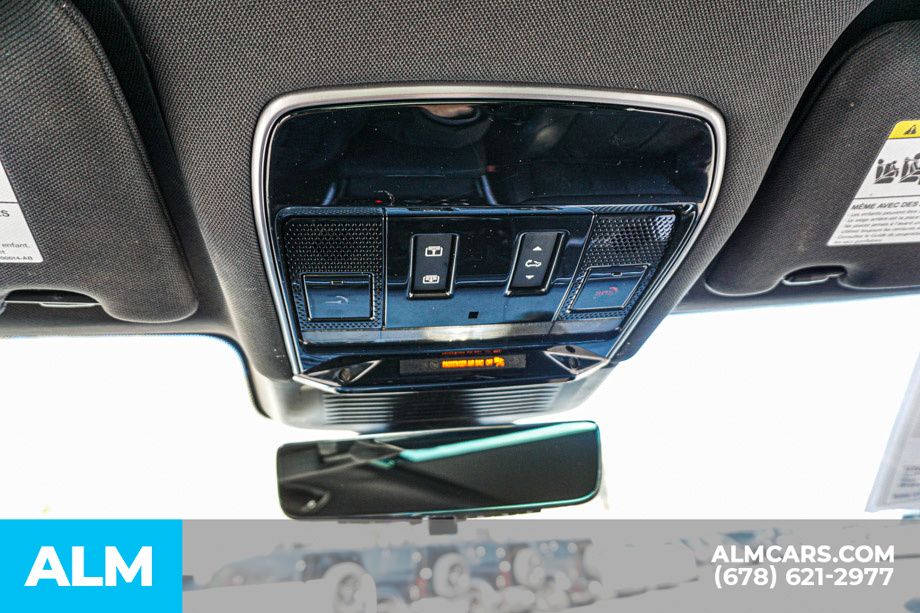 Used 2023 White Land Rover SE Dynamic image 32
