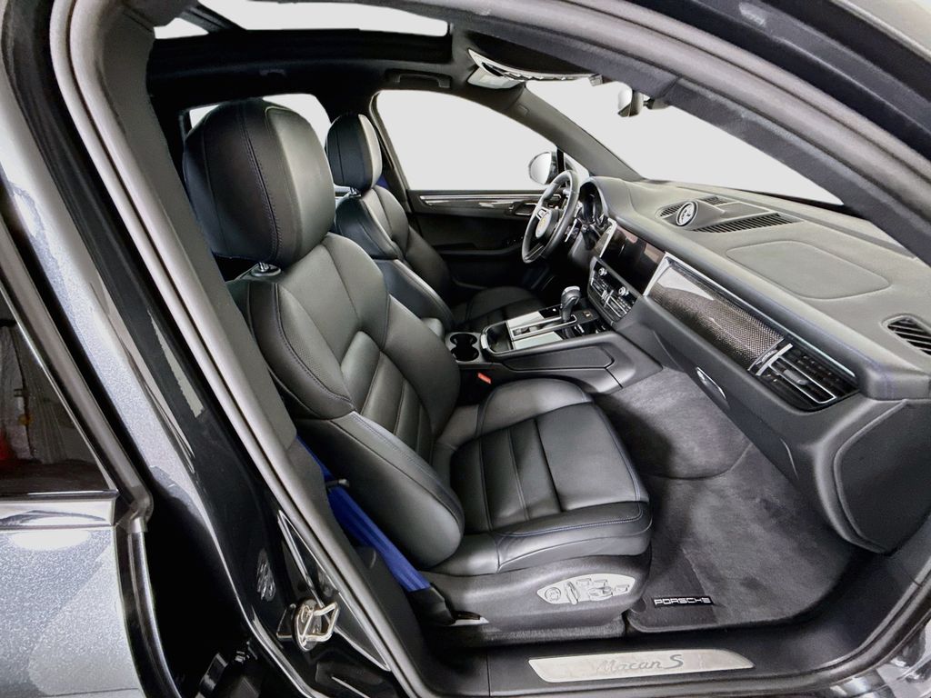 Thumbnail: 2023 Porsche Macan - 21