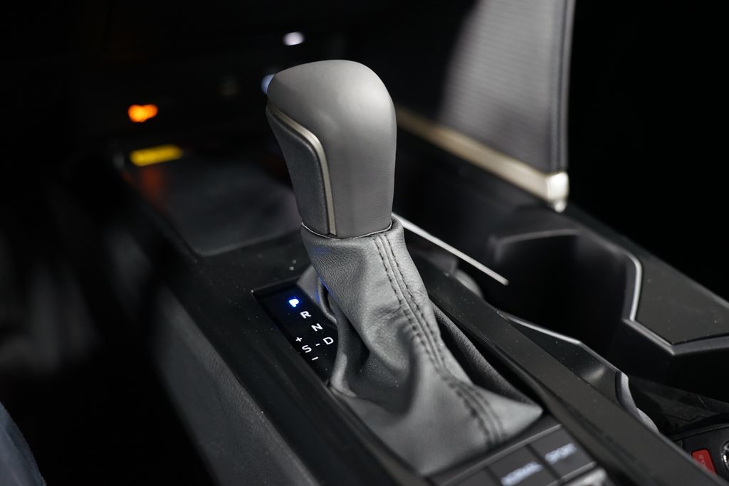 2025 Toyota Camry SE 23