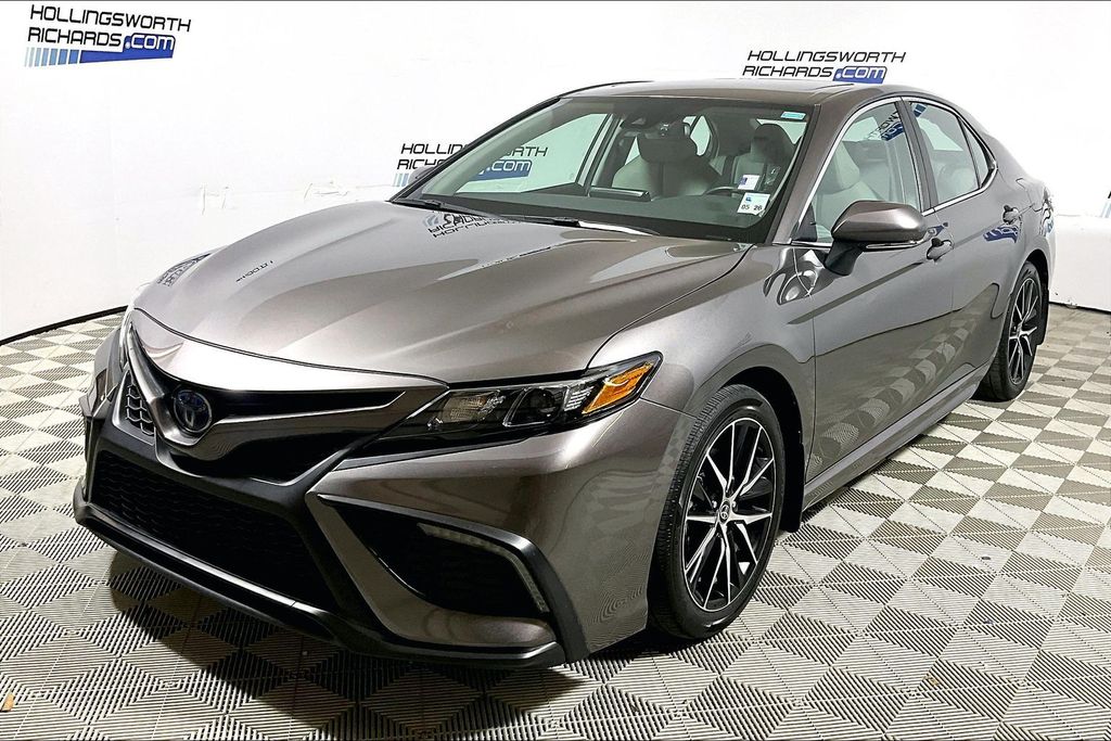 2024 Toyota Camry Hybrid SE FWD