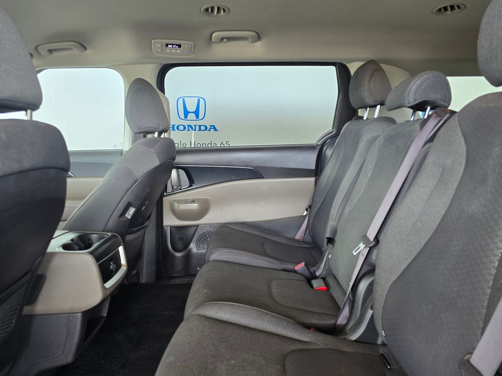 Thumbnail: 2025 Kia Carnival - 15