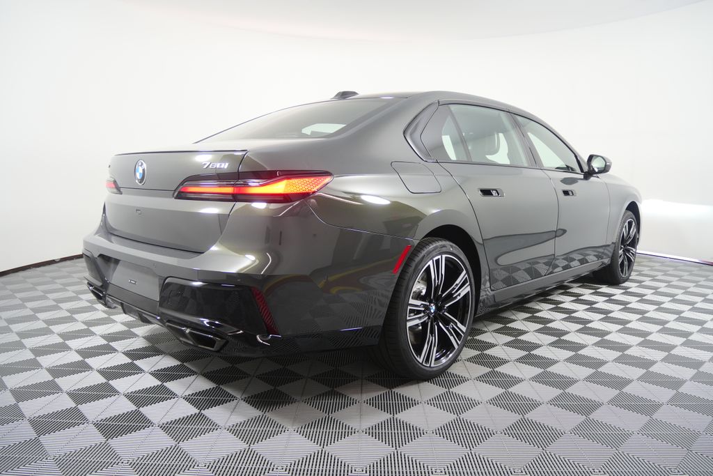 Thumbnail: 2026 BMW 7 Series - 5