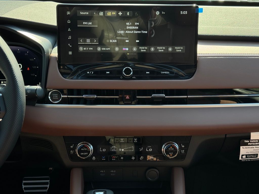 2025 Mitsubishi Outlander SEL photo 18