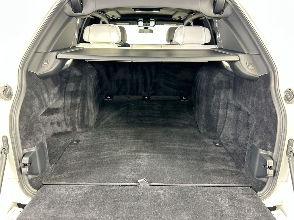 Thumbnail: 2019 Rolls-Royce Cullinan - 27