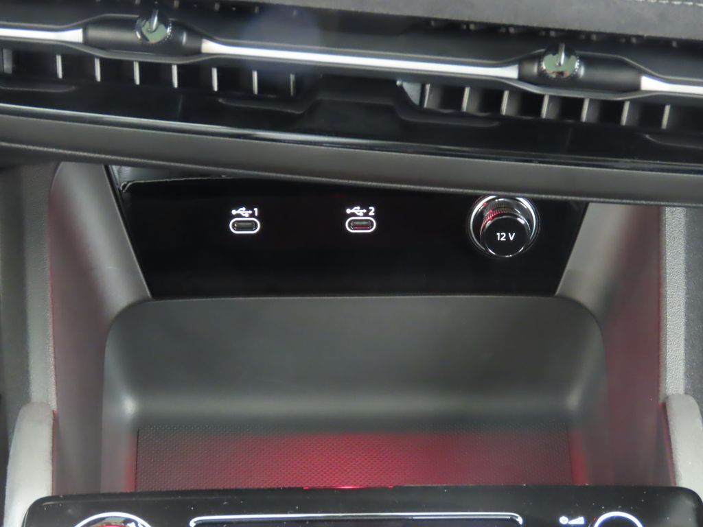 Thumbnail: 2025 Audi e-tron S - 18