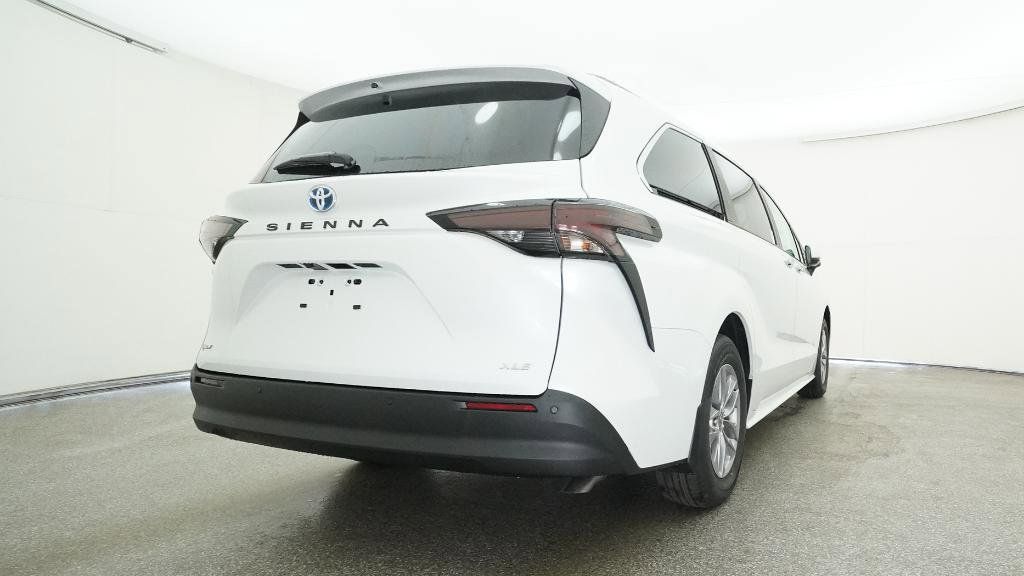 Thumbnail: 2025 Toyota Sienna - 5
