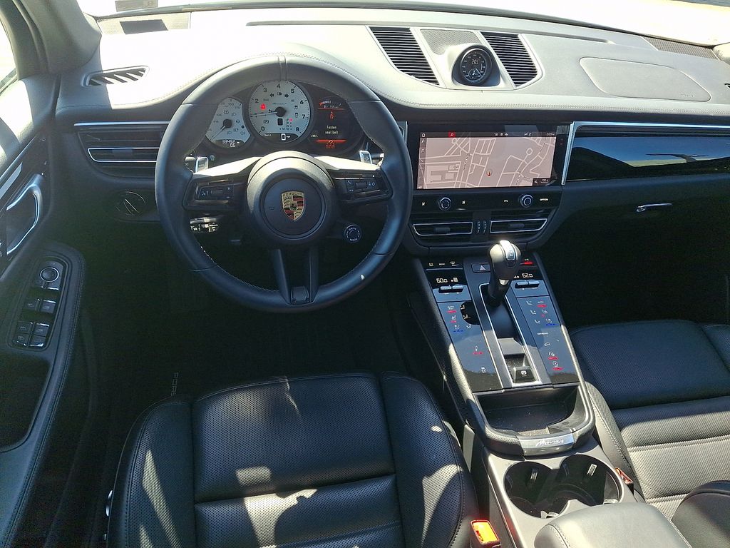 Thumbnail: 2023 Porsche Macan - 13