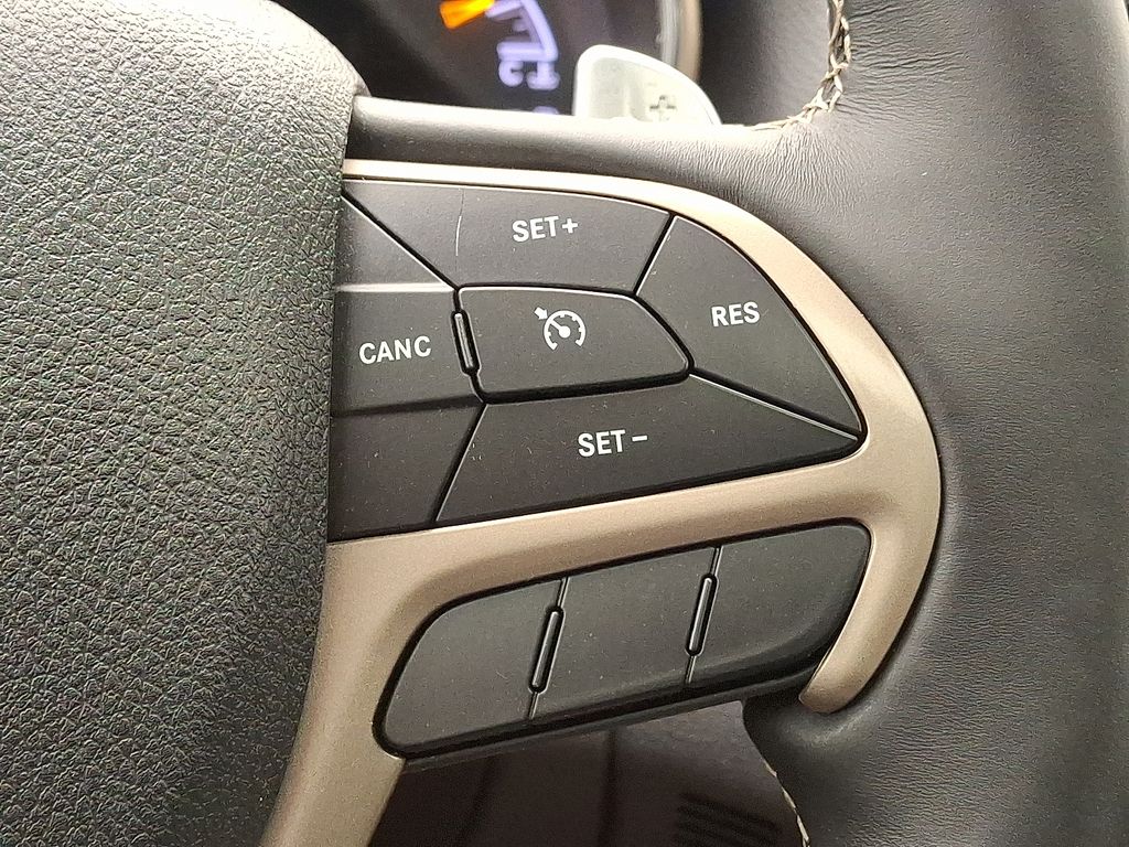 Thumbnail: 2017 Jeep Grand Cherokee - 23