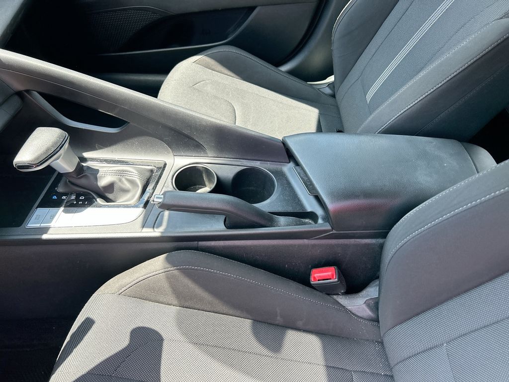 Thumbnail: 2021 Hyundai Elantra - 25