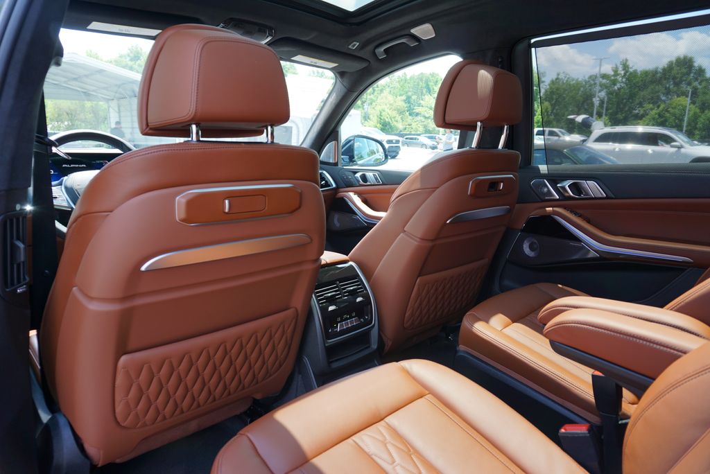 Thumbnail: 2026 BMW X7 - 15