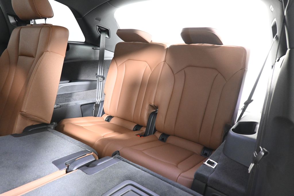 2025 Audi Q7  28