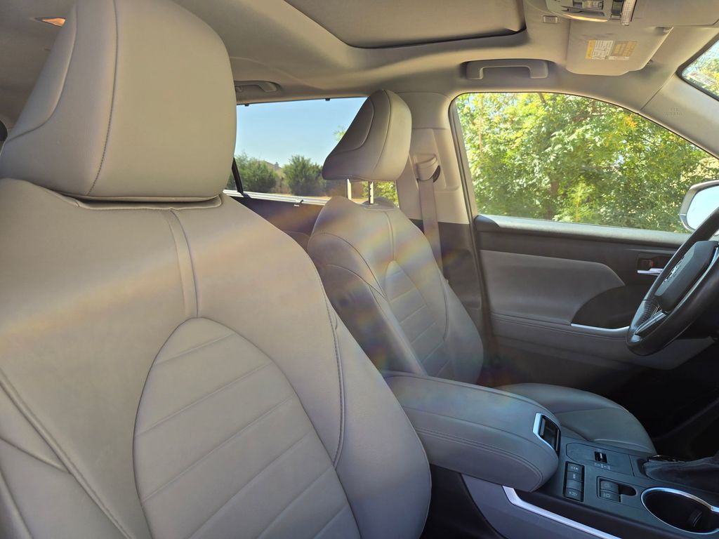 Used 2021 Toyota Highlander SUV