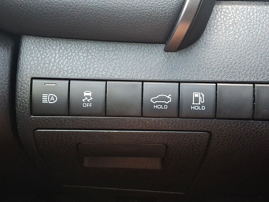 Thumbnail: 2019 Toyota Camry - 27