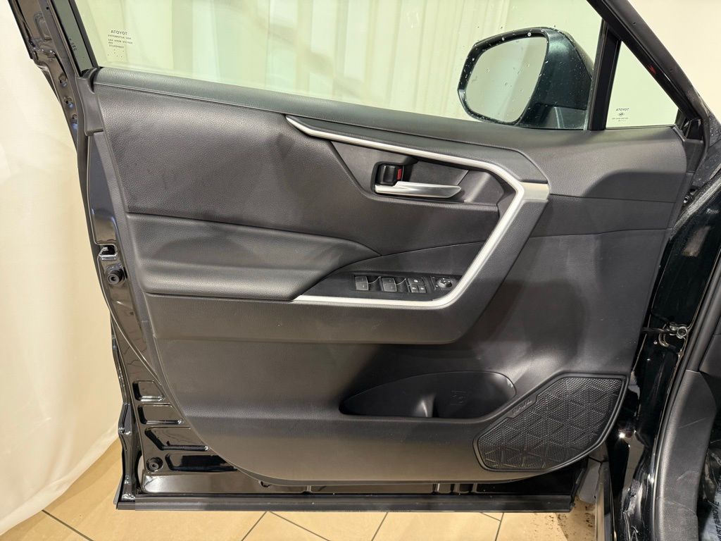 Thumbnail: 2025 Toyota RAV4 - 15