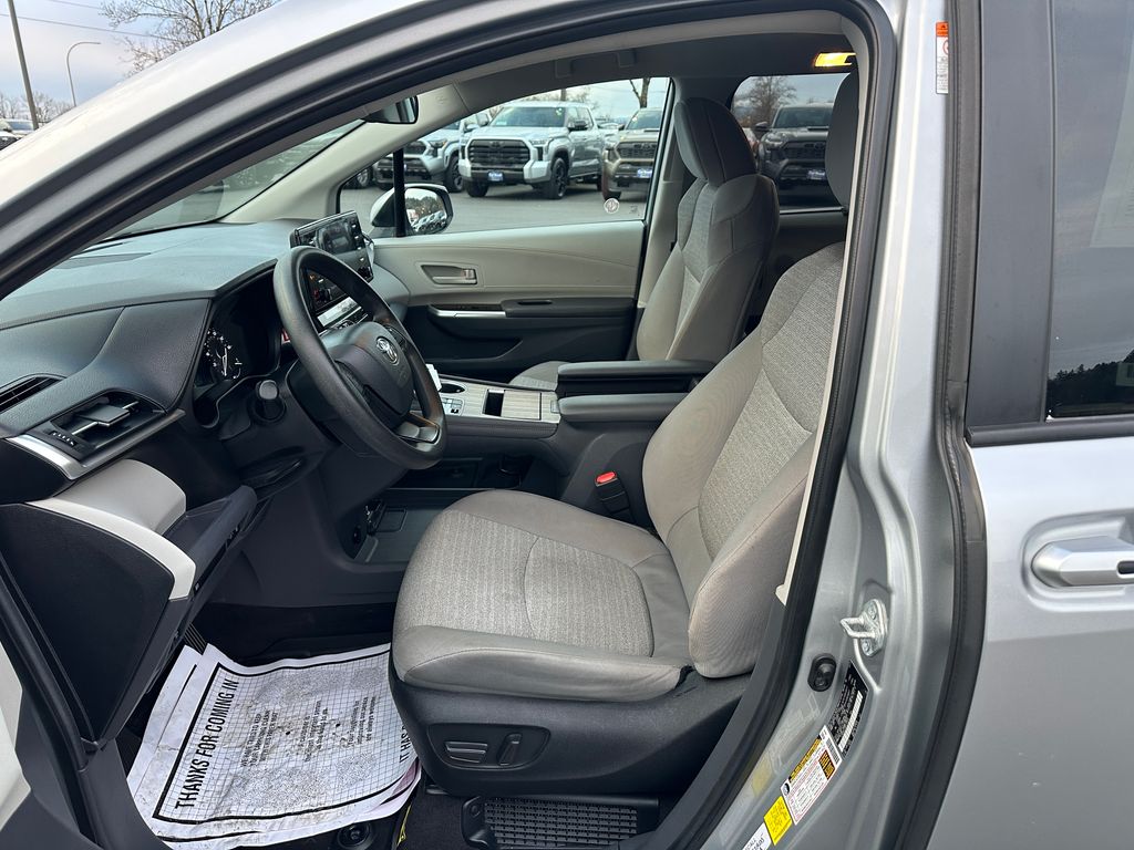 2024 Toyota Sienna LE