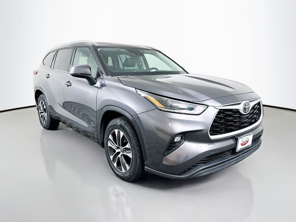 Thumbnail: 2021 Toyota Highlander - 3